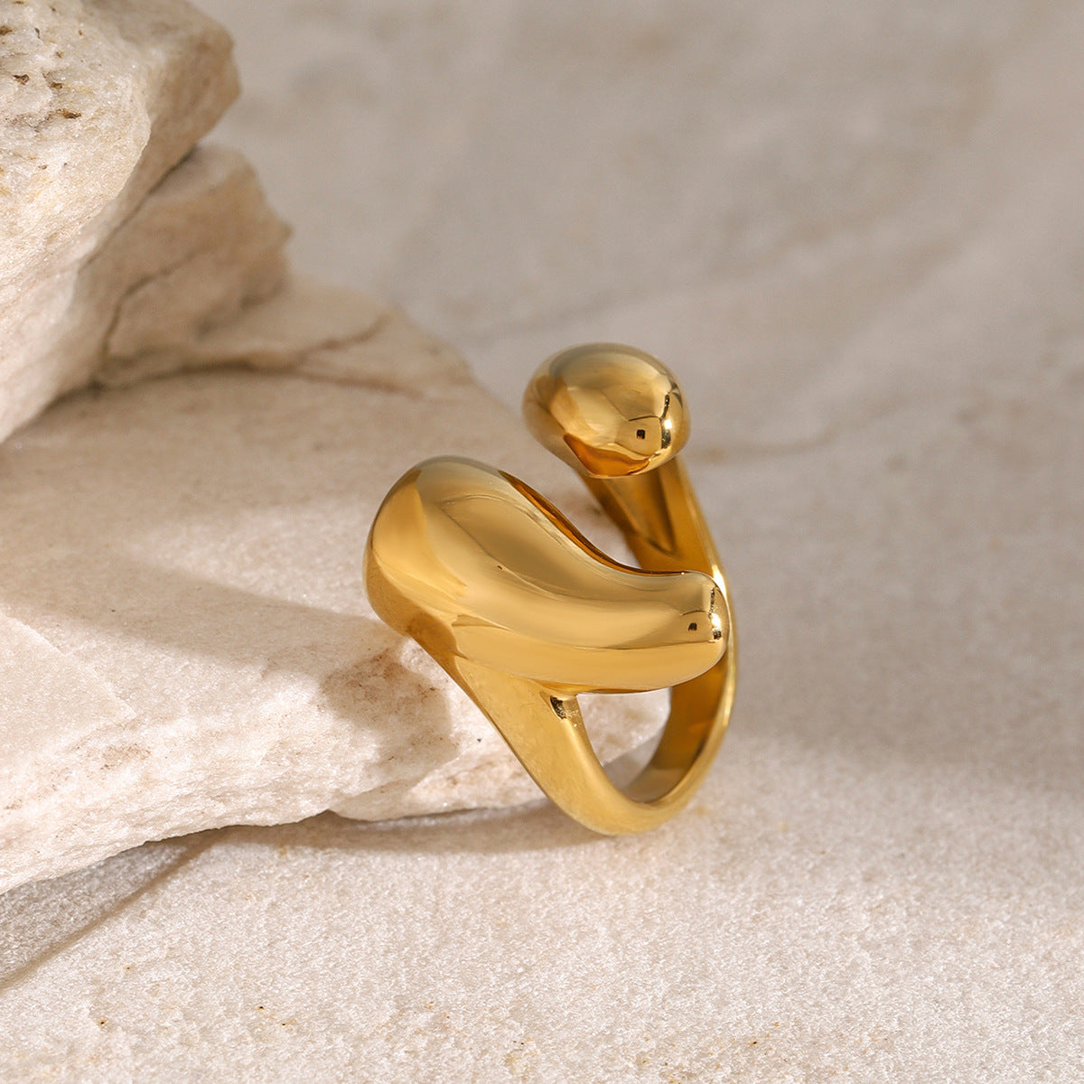 Aura Flow - Sculpted Gold Ring