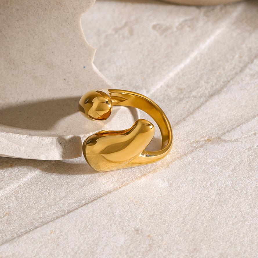 Aura Flow - Sculpted Gold Ring