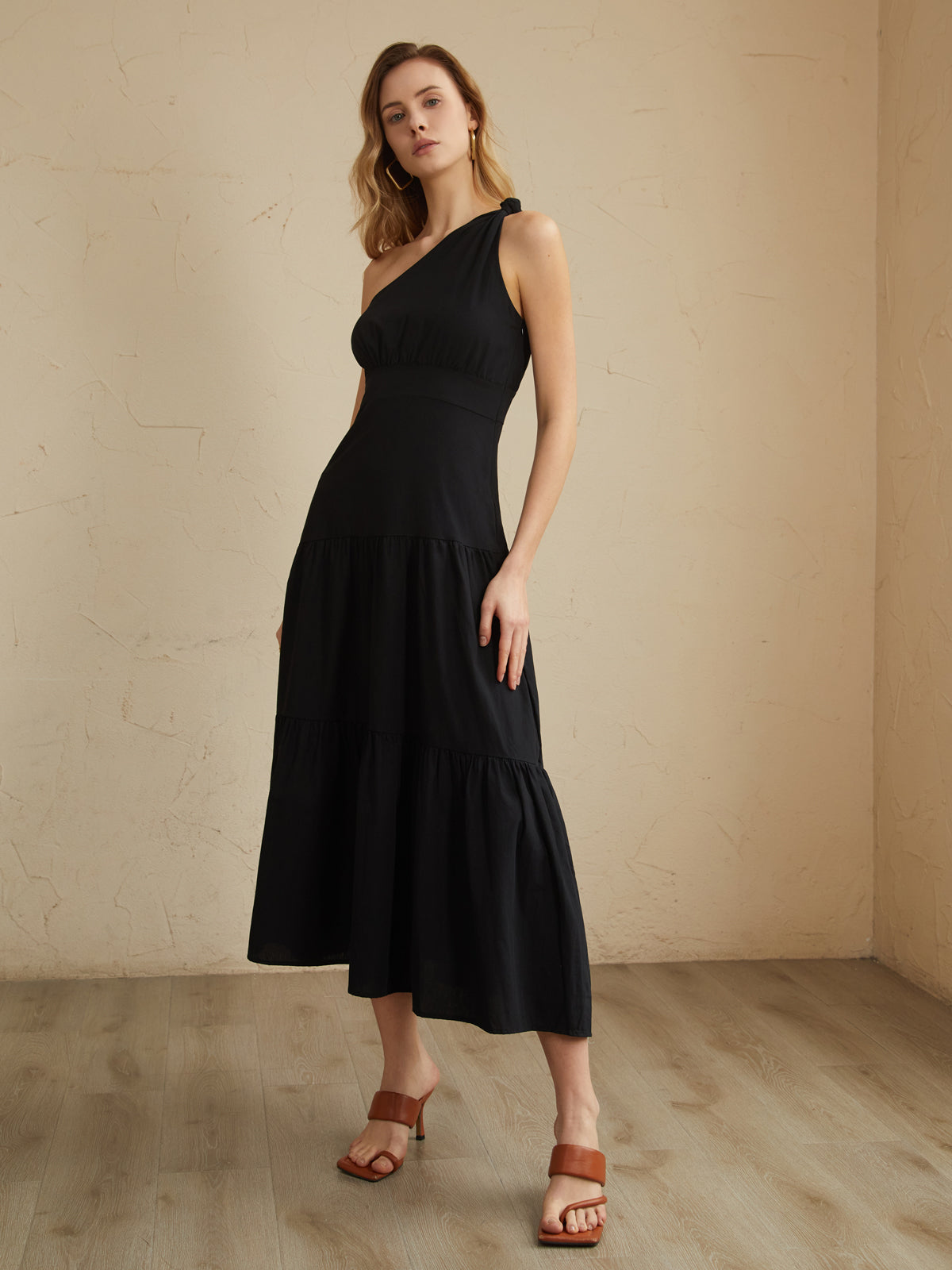 Asymmetric Shoulder Knotted Midi Dress