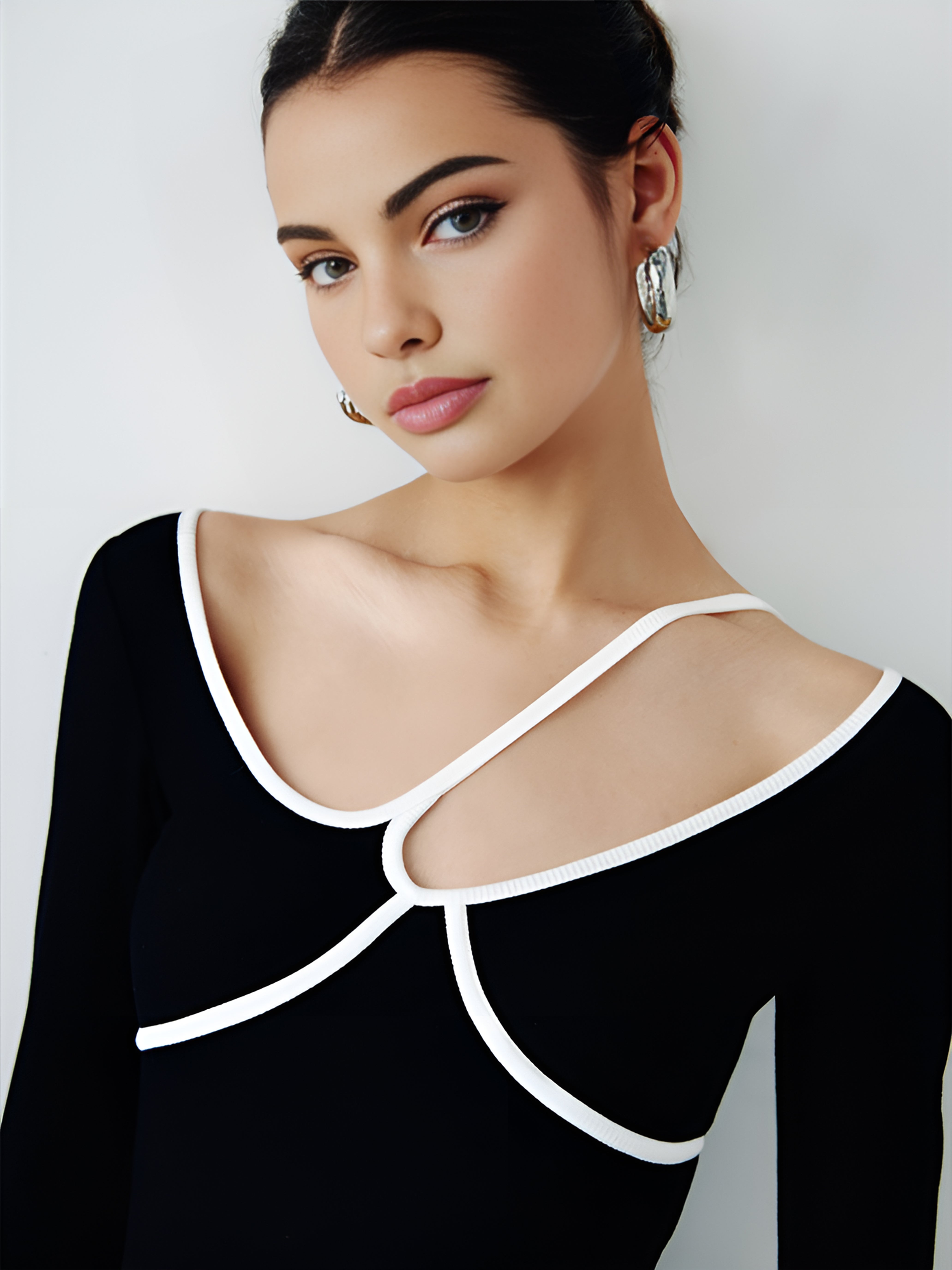 Asymmetrical Contrast Piping Blouse