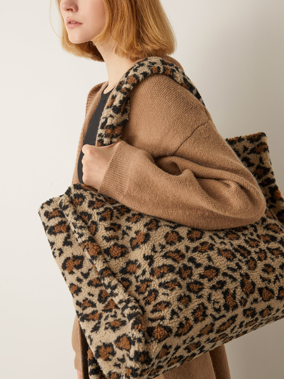 Leopard Printed Fuzzy Shoulder Bag