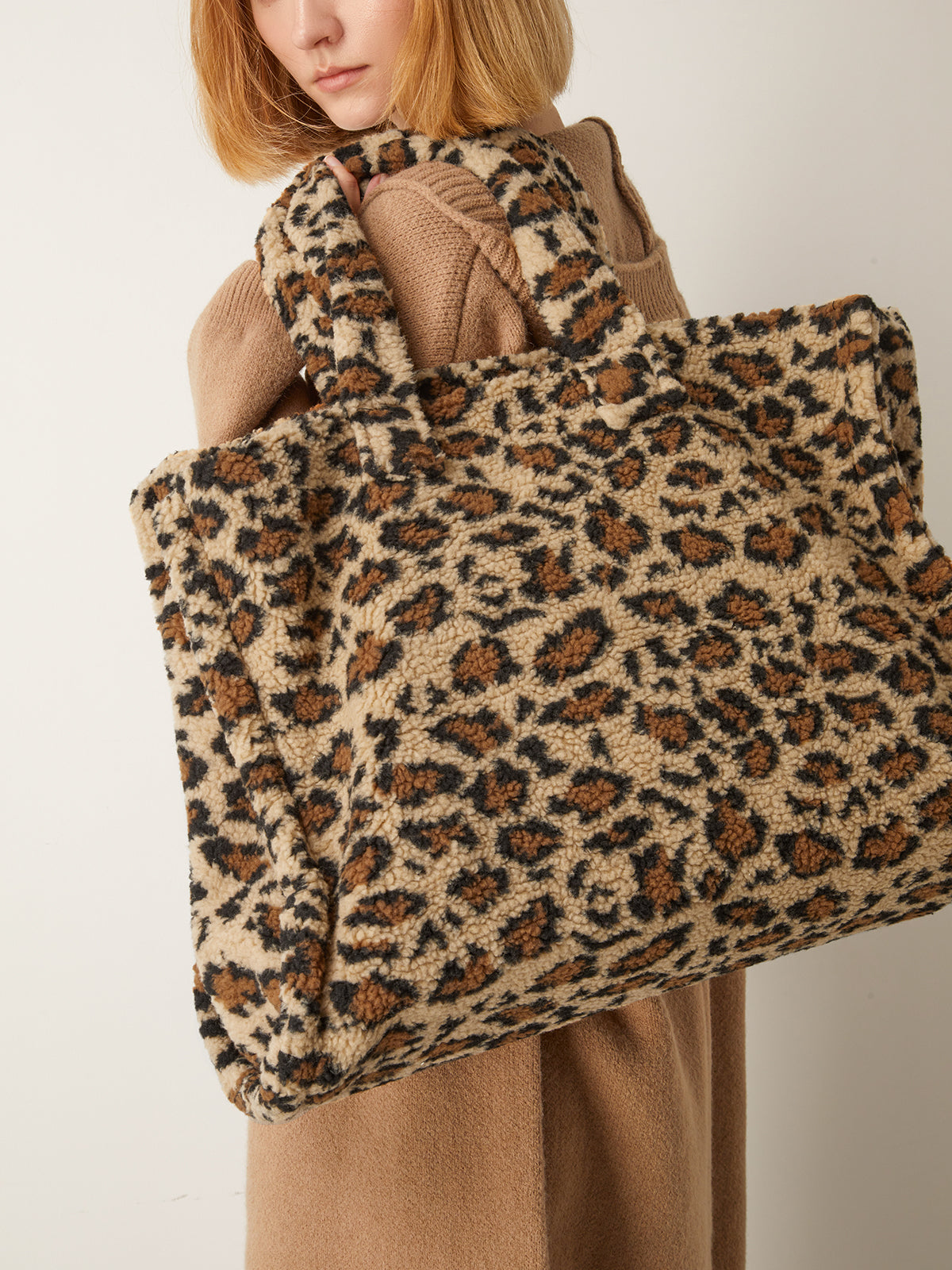 Leopard Printed Fuzzy Shoulder Bag