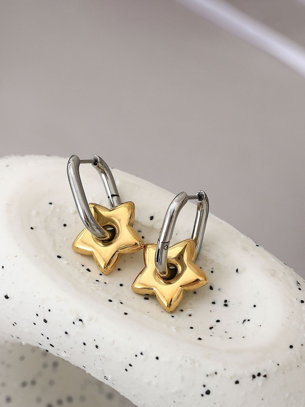 U-Shape Star Drop Earrings