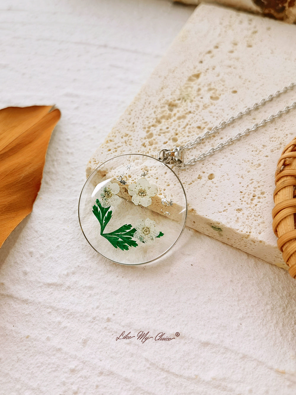 Handmade Daisy Flower Pendant Necklace