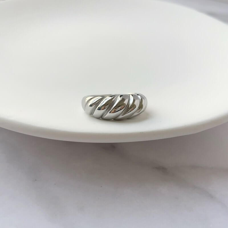 Aud Twisted Minimalist Rings