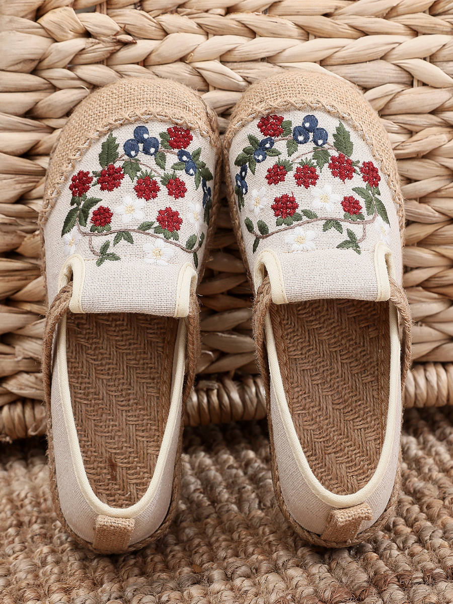 Cactus Rose | Berry Daisy Embroidered Linen Round Toe Espadrilles Loafers - Beige