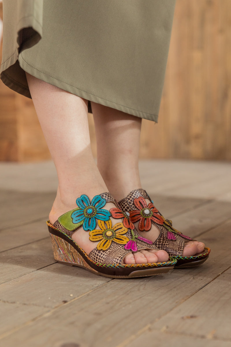 SOFFIA | Beige Floral Appliqued Leather Wedge Mule