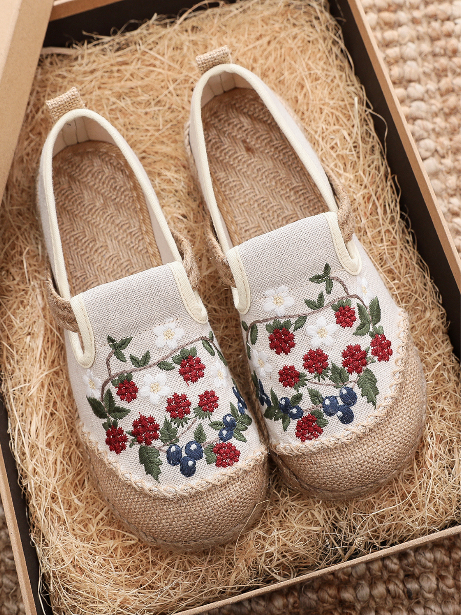 Cactus Rose | Berry Daisy Embroidered Linen Round Toe Espadrilles Loafers - Beige