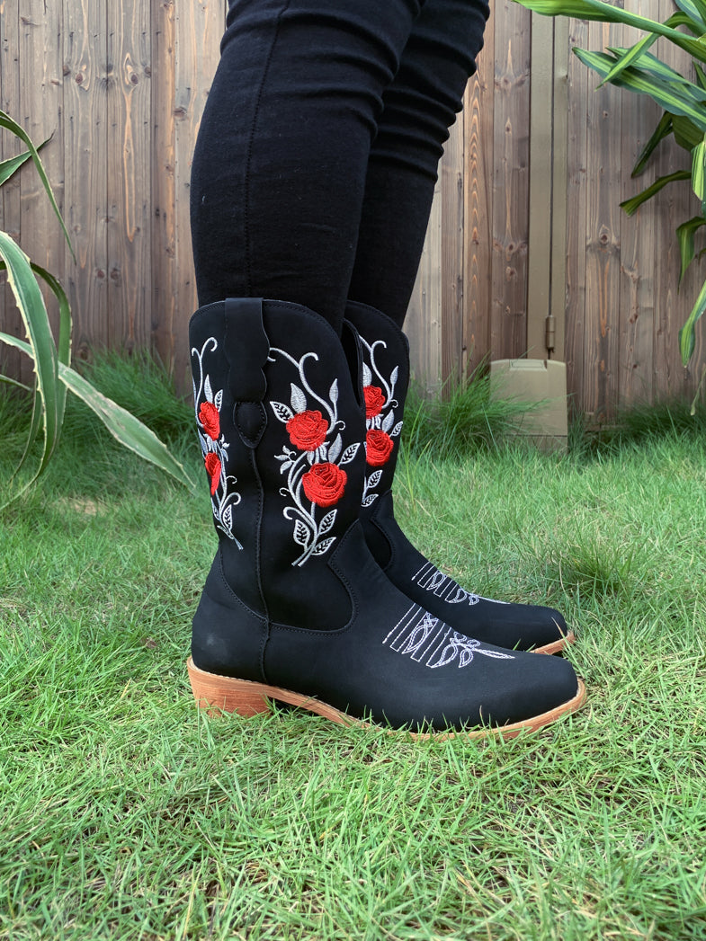 En Bloom | Rose Embroidered Cowboy Boots - Black