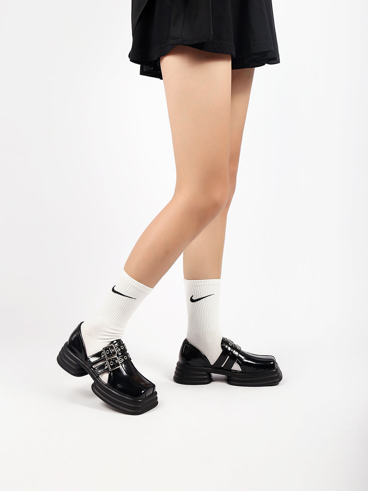 JADYROSE | GLOSSY LEATHER CUT-OUT LOAFER BLACK