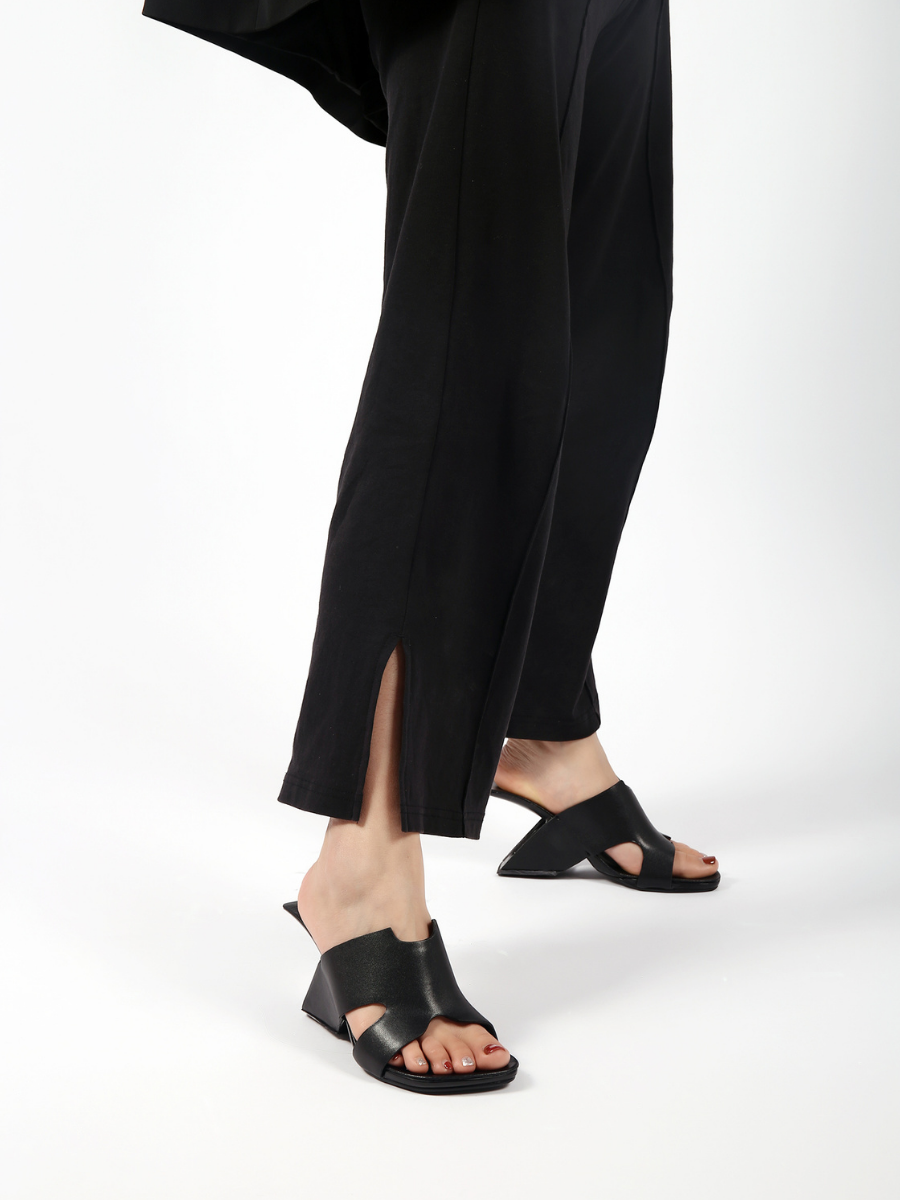 JADYROSE | GIVEN BLACK LEATHER OPEN TOE SLIDE