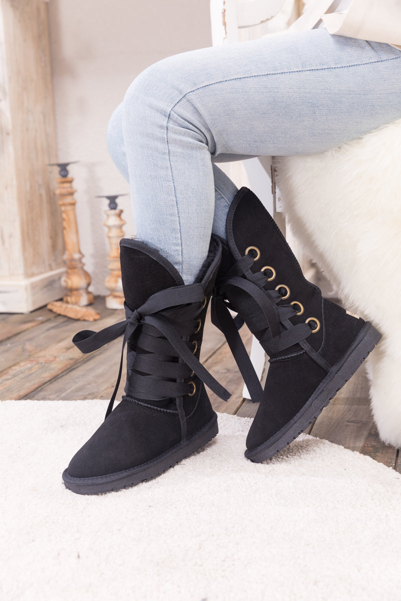 SMAIBULUN Ugg | Ribbon Lace-Up Faux Fur-lined Suede Boot - Black