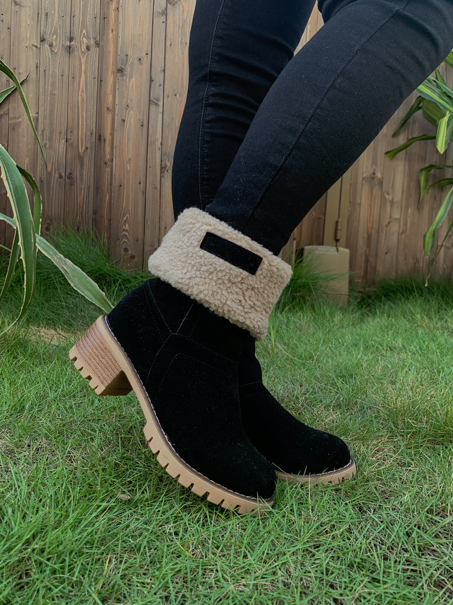 En Bloom | Plush-Lined Fold-Over Boots - Black