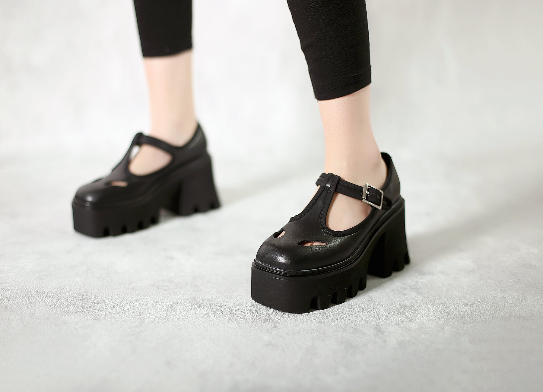 JadyRose | T-Strap Signature Chunky Heel Mary Jane - Black