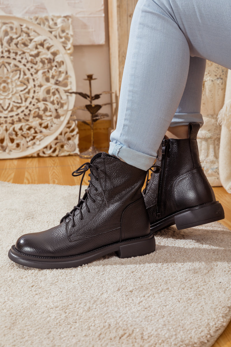 Rumour Has It | Easton Leather Combat Boots - Black