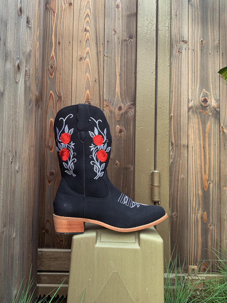 En Bloom | Rose Embroidered Cowboy Boots - Black