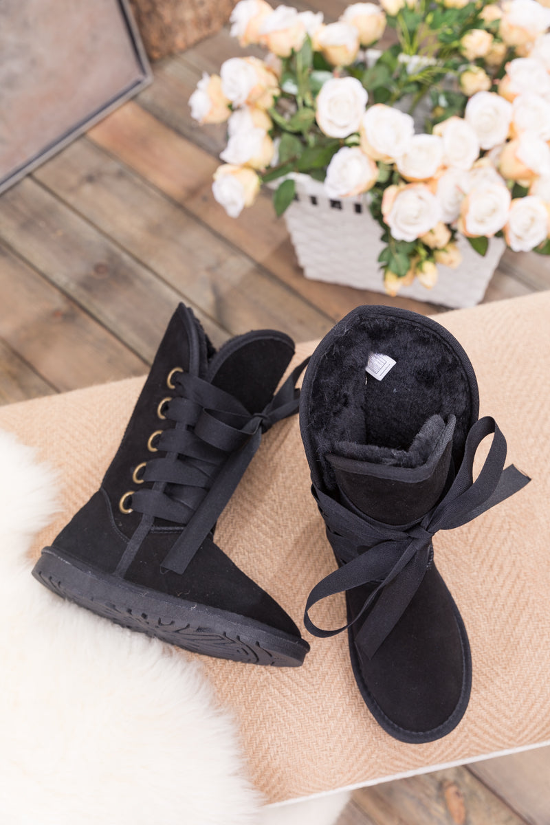 SMAIBULUN Ugg | Ribbon Lace-Up Faux Fur-lined Suede Boot - Black