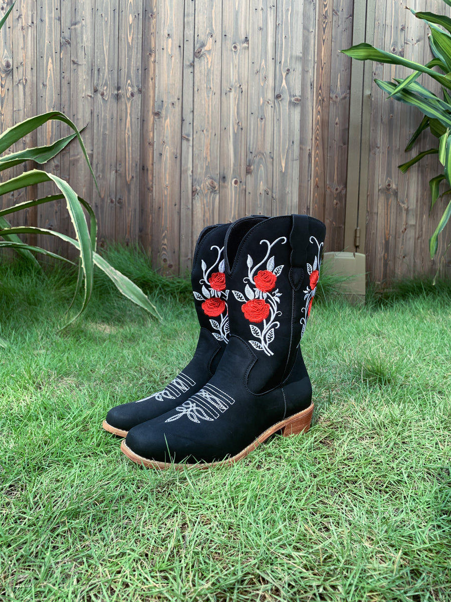 En Bloom | Rose Embroidered Cowboy Boots - Black