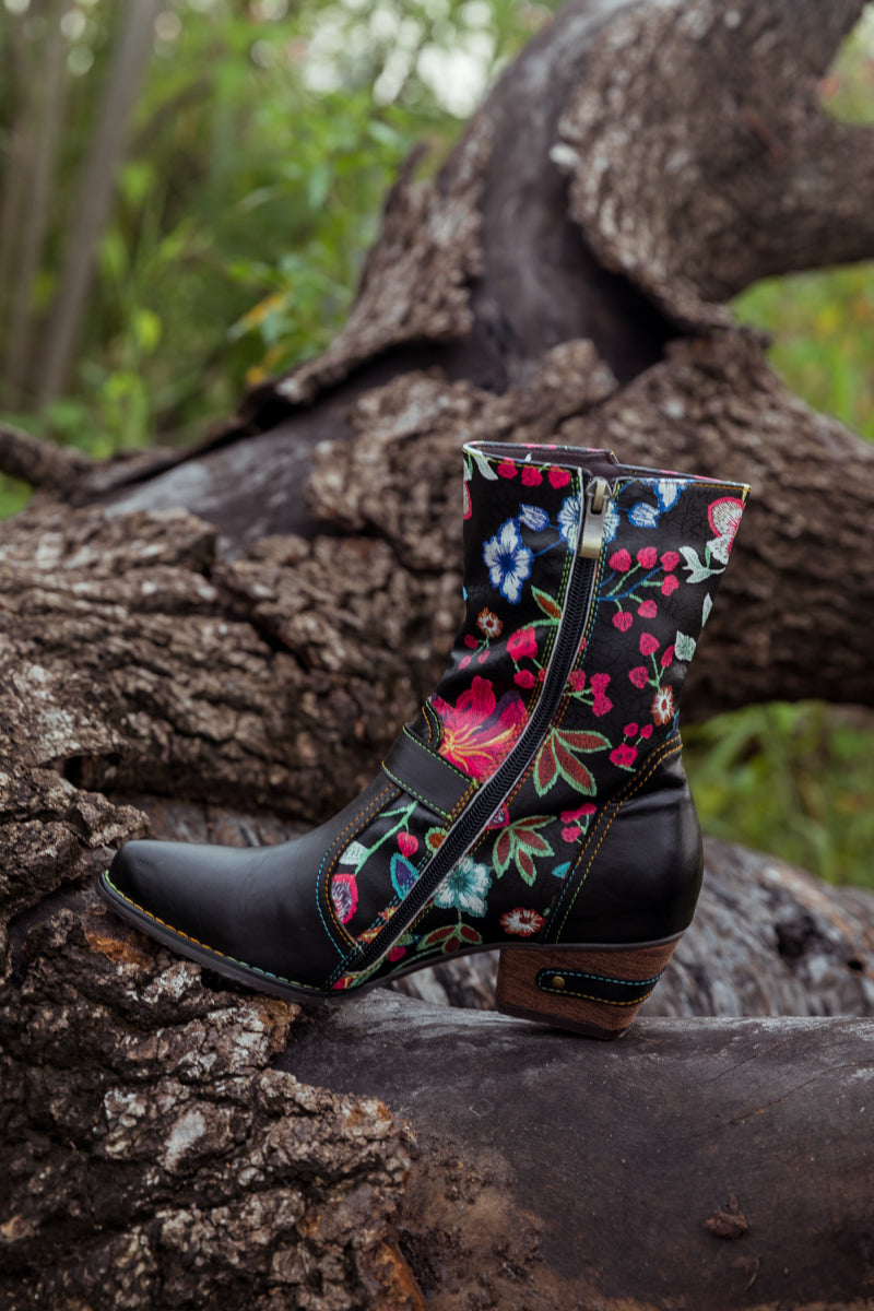 SOFFIA | BLACK FLORAL PATTERNED LEATHER COWGIRL BOOT