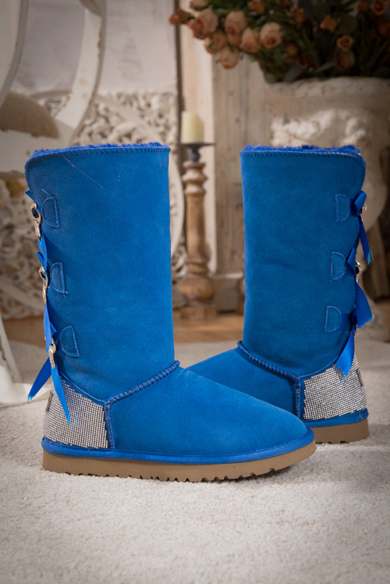 SMAIBULUN Ugg | Rhinestone Ribbon Tri-Tie Bow Suede Boots - Blue