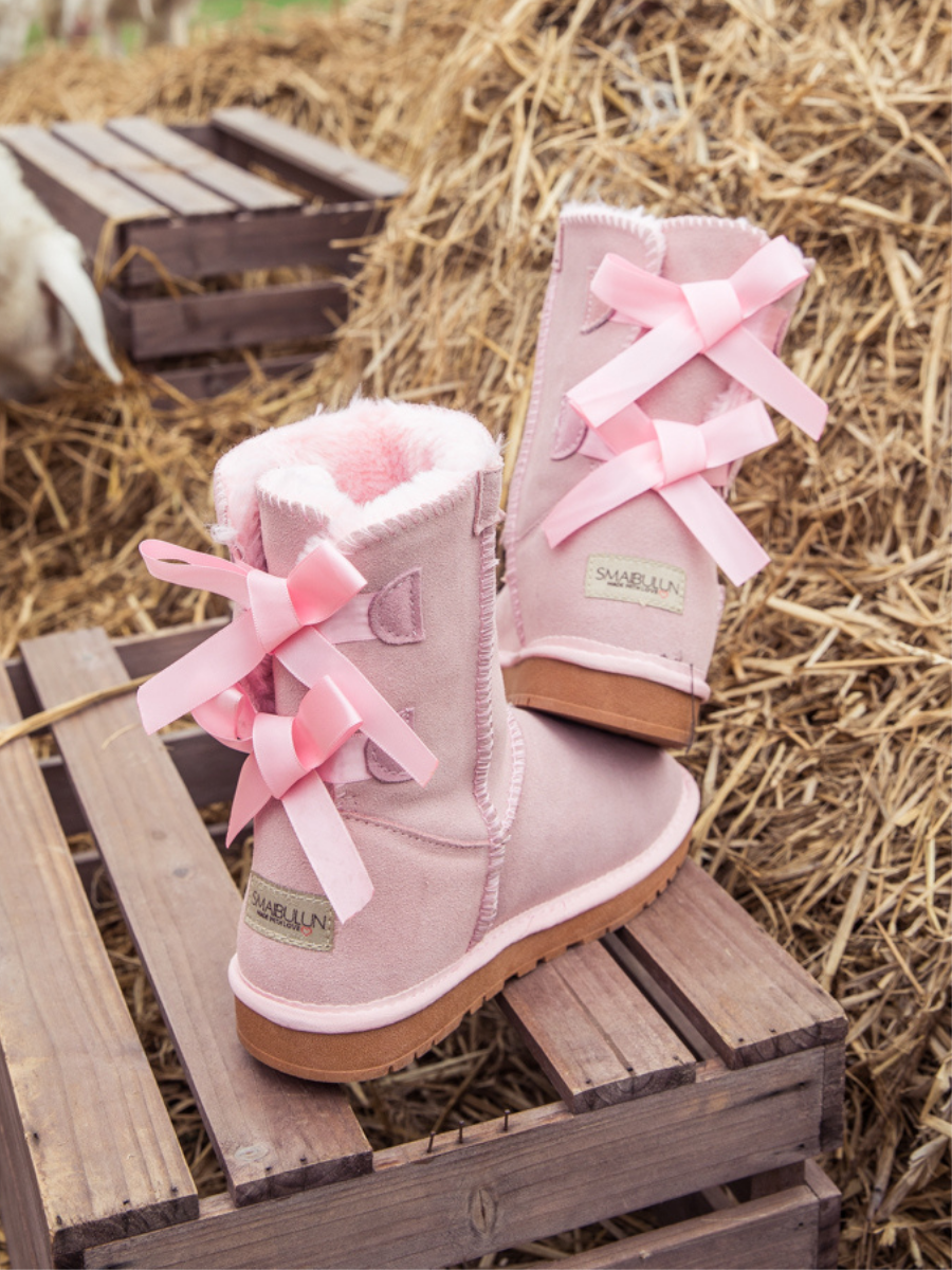 SMAIBULUN Ugg | DOUBLE RIBBON BOW SUEDE BOOT - Pink