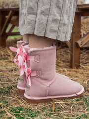 SMAIBULUN Ugg | DOUBLE RIBBON BOW SUEDE BOOT - Pink