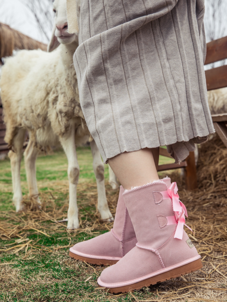 SMAIBULUN Ugg | DOUBLE RIBBON BOW SUEDE BOOT - Pink