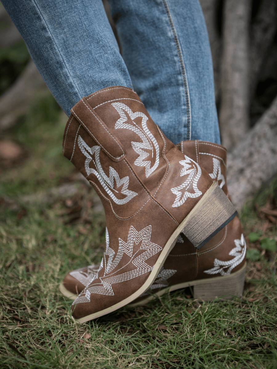 EN BLOOM | SWIRL EMBROIDERED COWGIRL BOOTS BROWN