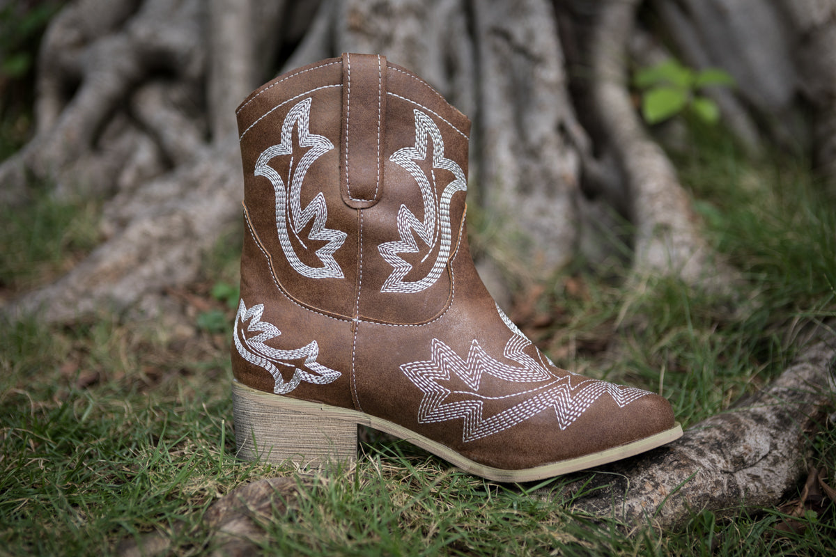 EN BLOOM | SWIRL EMBROIDERED COWGIRL BOOTS BROWN