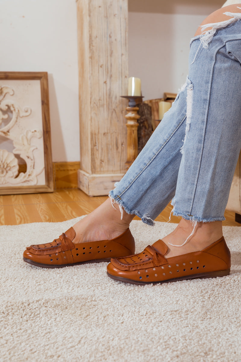 RUMOUR HAS IT| PERFORATED LEATHER LOAFER  - BROWN