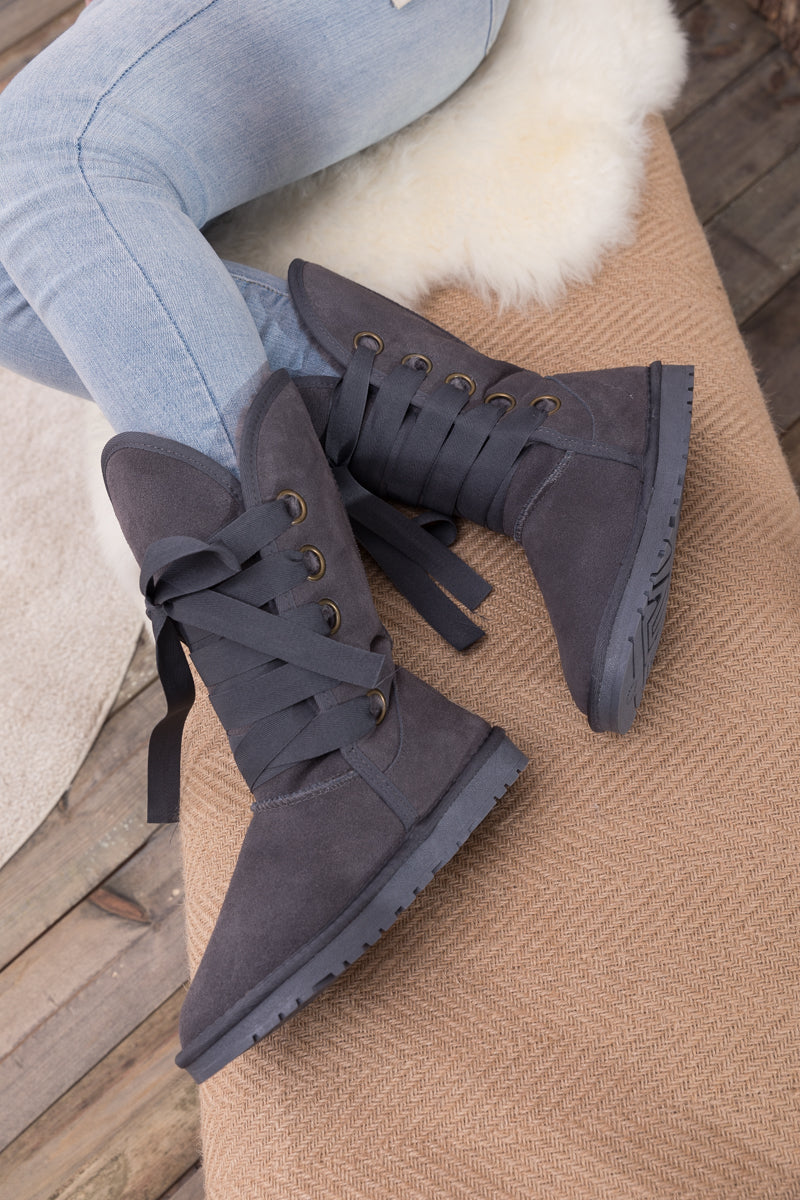 SMAIBULUN Ugg | Ribbon Lace-Up Faux Fur-lined Suede Boot - Charcoal