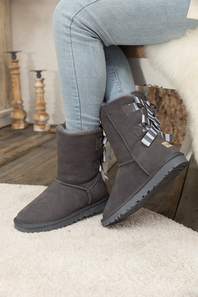 Smaibulun Ugg | Serenity Striped Bailey Bow Shearling Boots - Grey