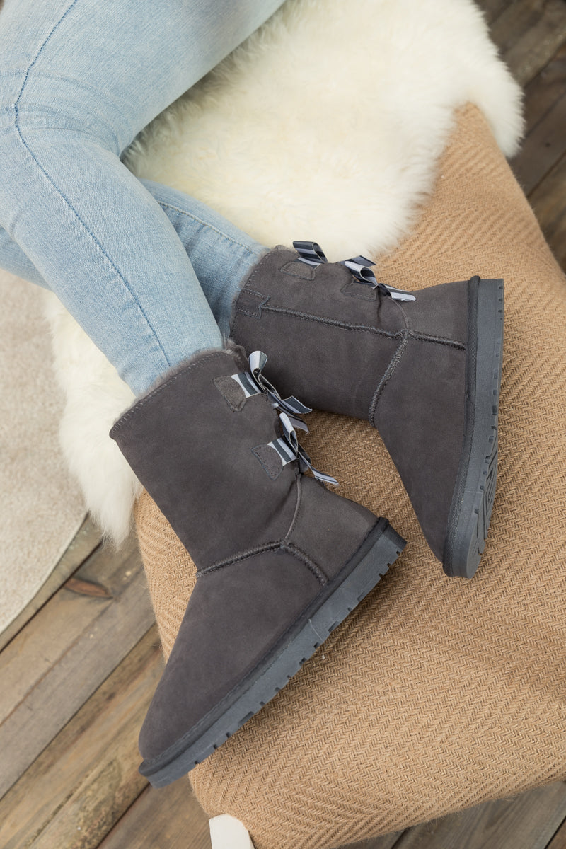 Smaibulun Ugg | Serenity Striped Bailey Bow Shearling Boots - Grey