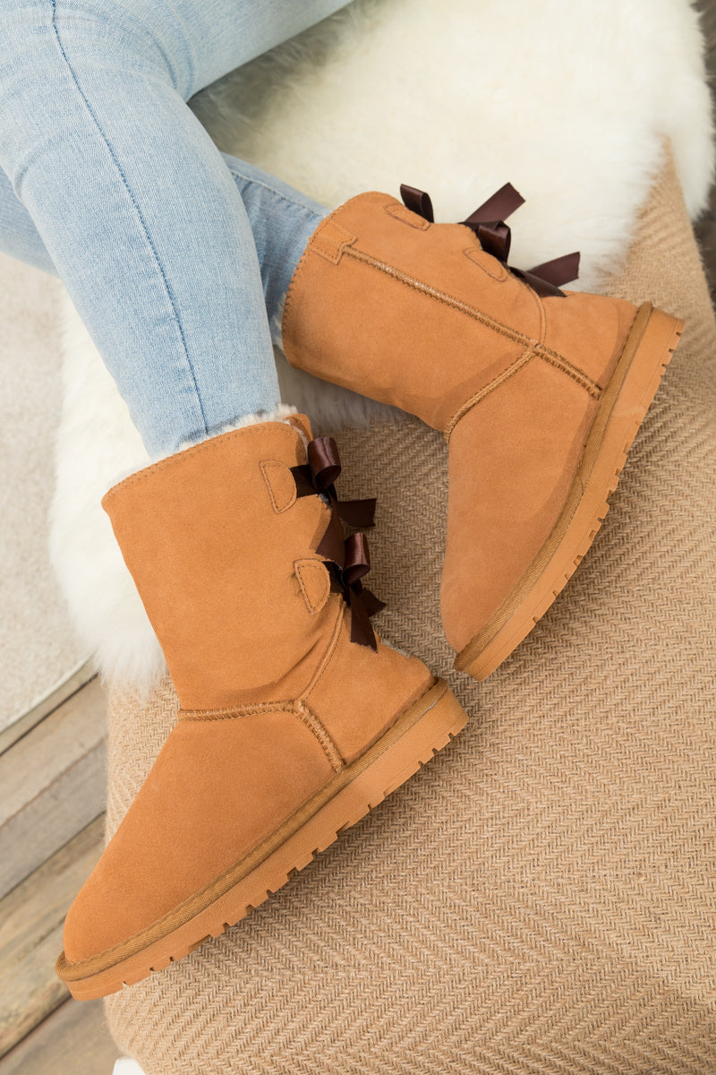 SMAIBULUN Ugg | DOUBLE RIBBON BOW SUEDE BOOT - Chestnut