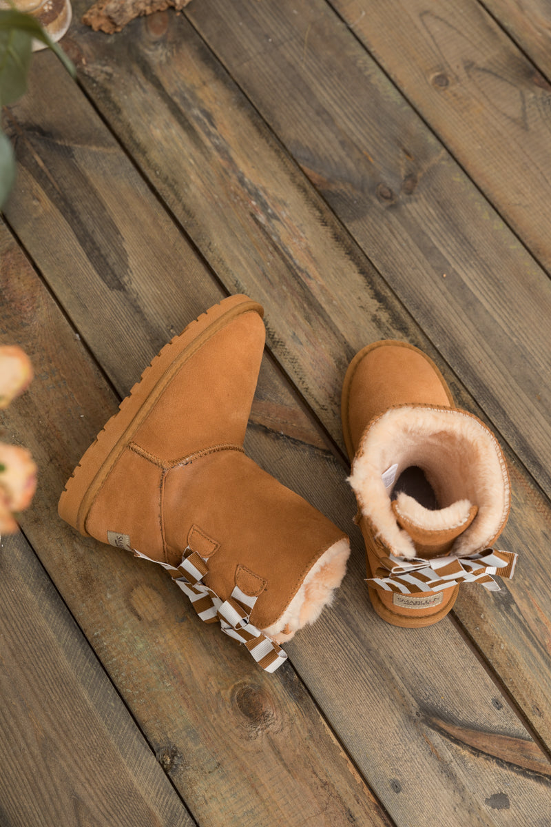 Smaibulun Ugg | Serenity Striped Bailey Bow Shearling Boots - Chestnut