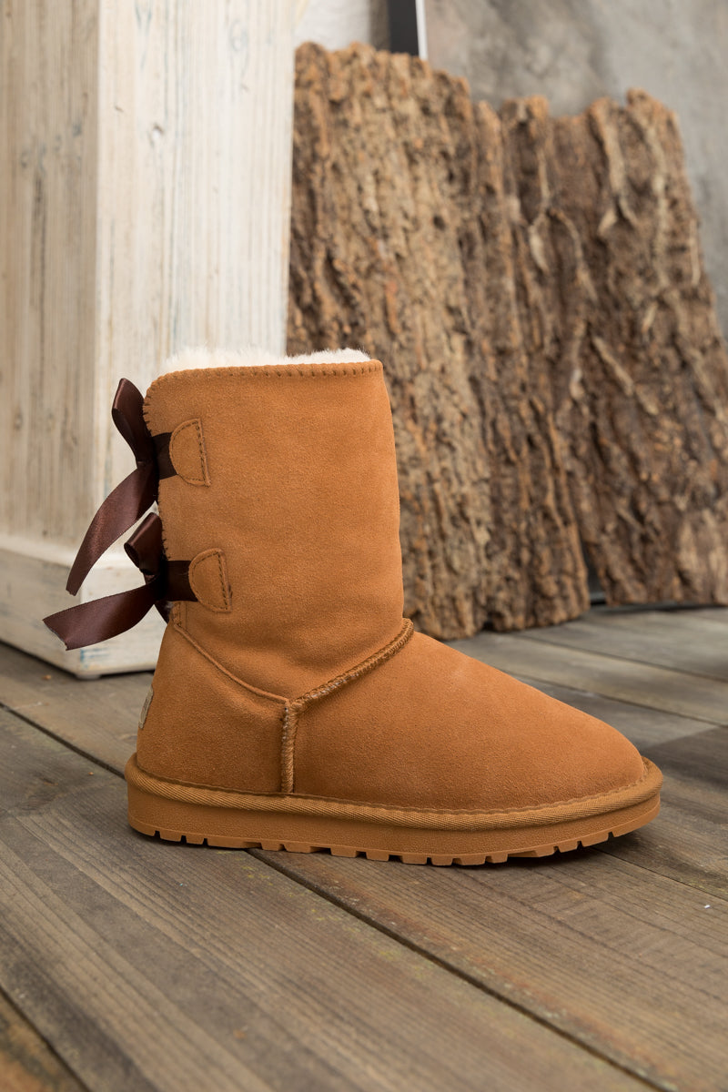 SMAIBULUN Ugg | DOUBLE RIBBON BOW SUEDE BOOT - Chestnut