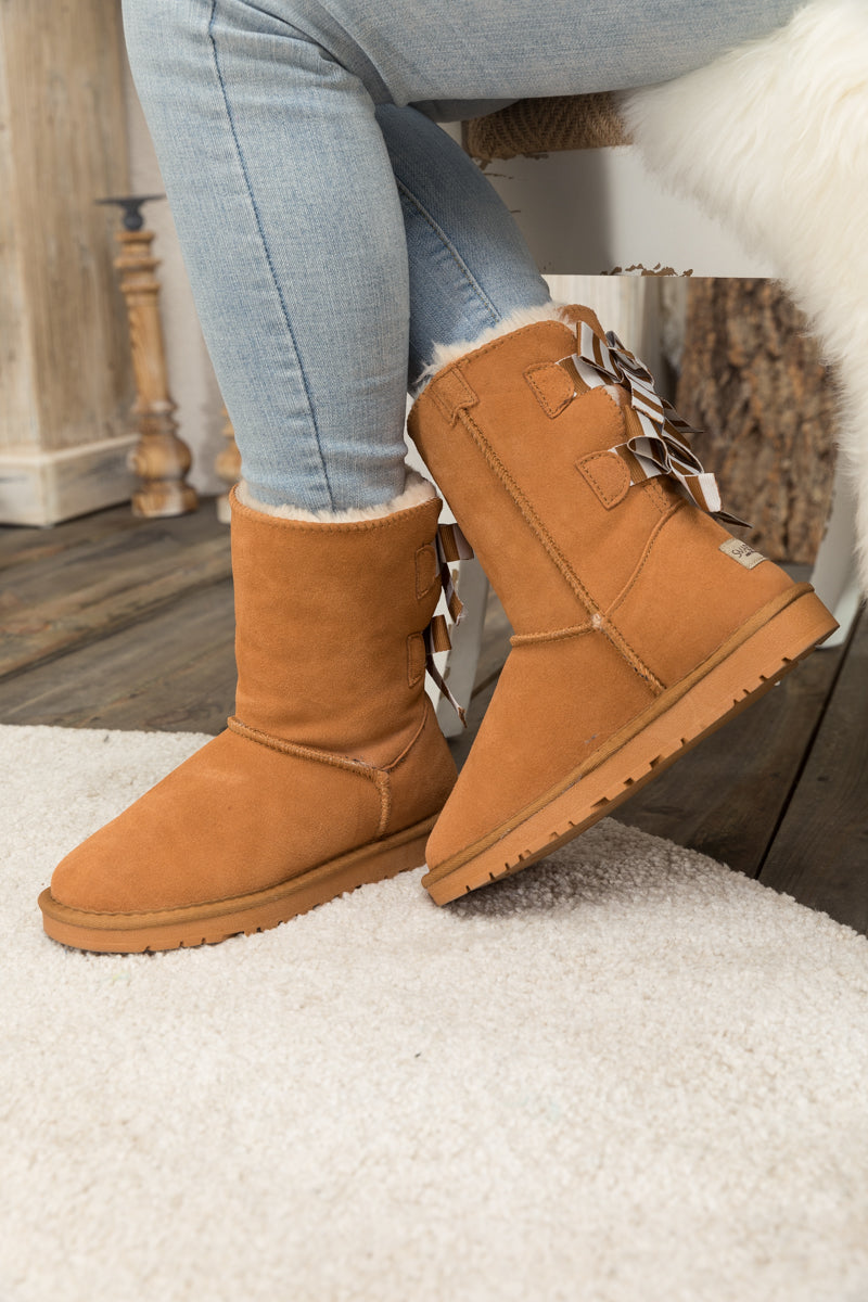 Smaibulun Ugg | Serenity Striped Bailey Bow Shearling Boots - Chestnut