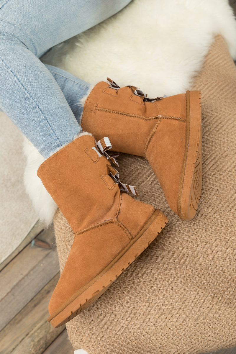 Smaibulun Ugg | Serenity Striped Bailey Bow Shearling Boots - Chestnut