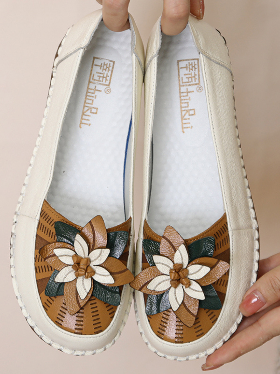 Rumour Has It | Applique Flower Head-Accent Loafers - Cream