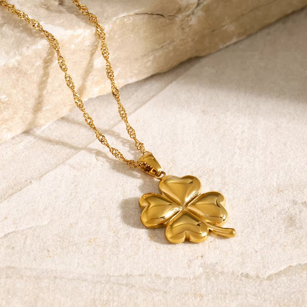 Ella Clover Necklace - Gold Pendant