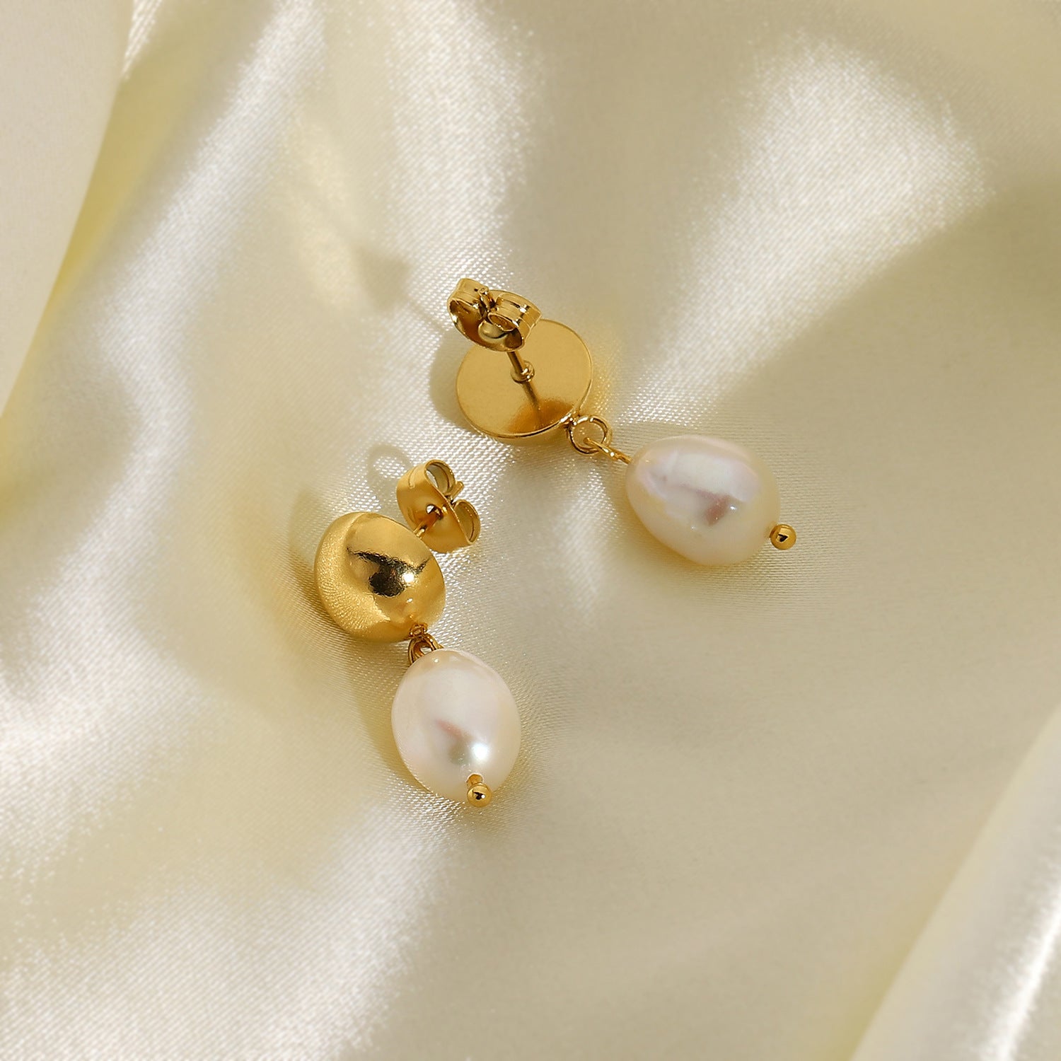 Eloise Freshwater Pearl Earrings