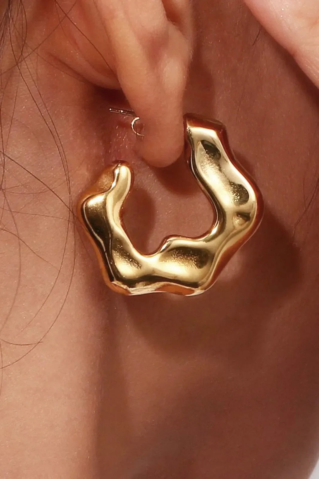 Erily Gold Wavy Hoop Earrings