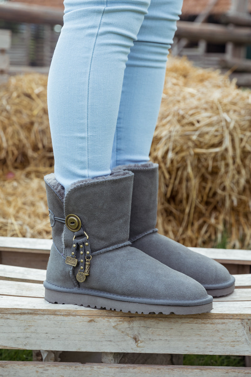 SMAIBULUN Ugg | FAUX FUR-LINED COOPER LOCK TASSEL BOOT - GREY