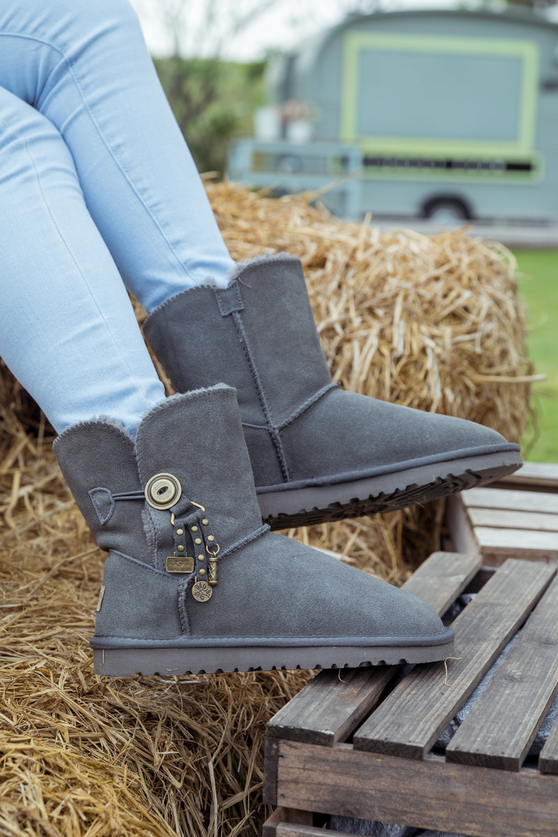 SMAIBULUN Ugg | FAUX FUR-LINED COOPER LOCK TASSEL BOOT - GREY