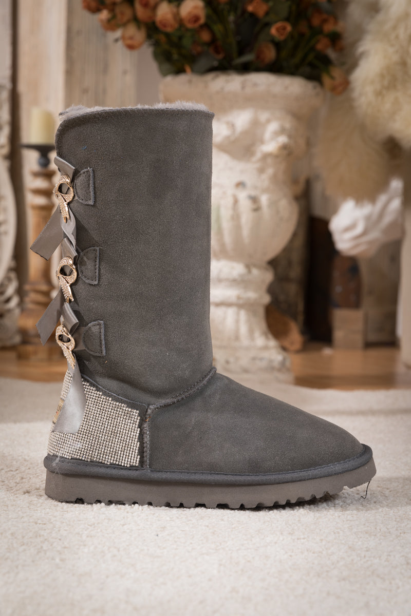 SMAIBULUN Ugg | Rhinestone Ribbon Tri-Tie Bow Suede Boots - Grey