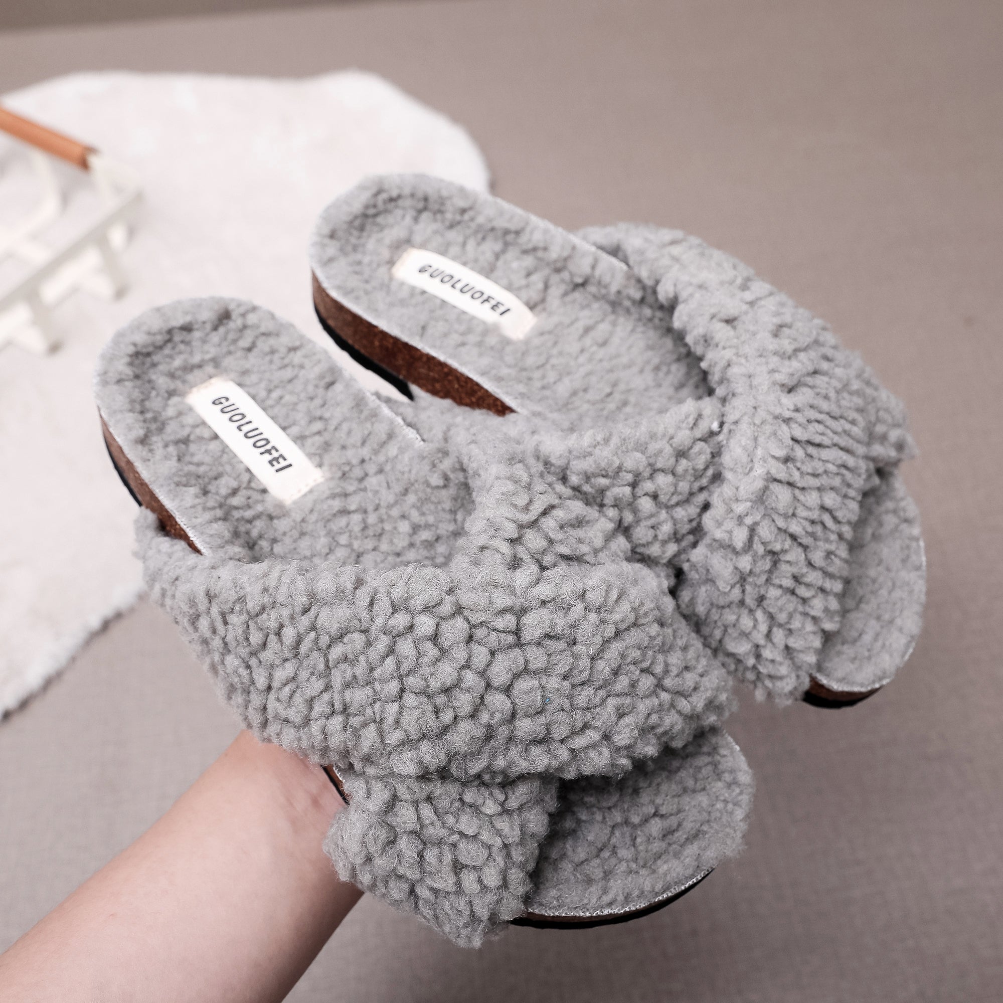 Maibulun | Criss-Cross Fleece Slipper - Grey