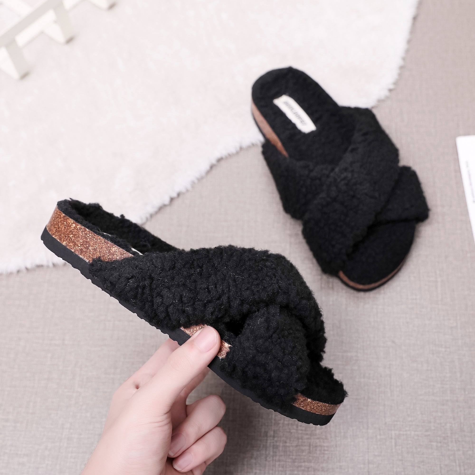 Maibulun | Criss-Cross Fleece Slipper - Black