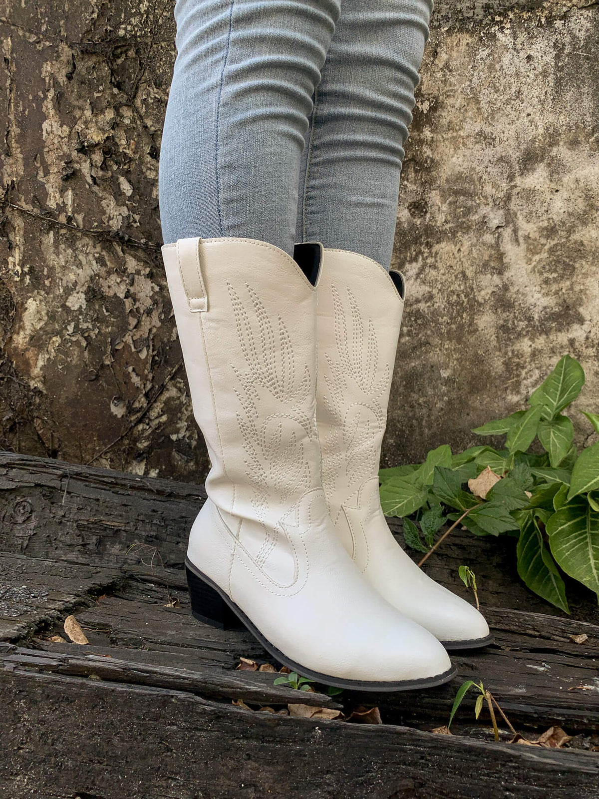 En Bloom | Angel Wing Embroidered Cowboy Comfy Heel Knee Boots - White