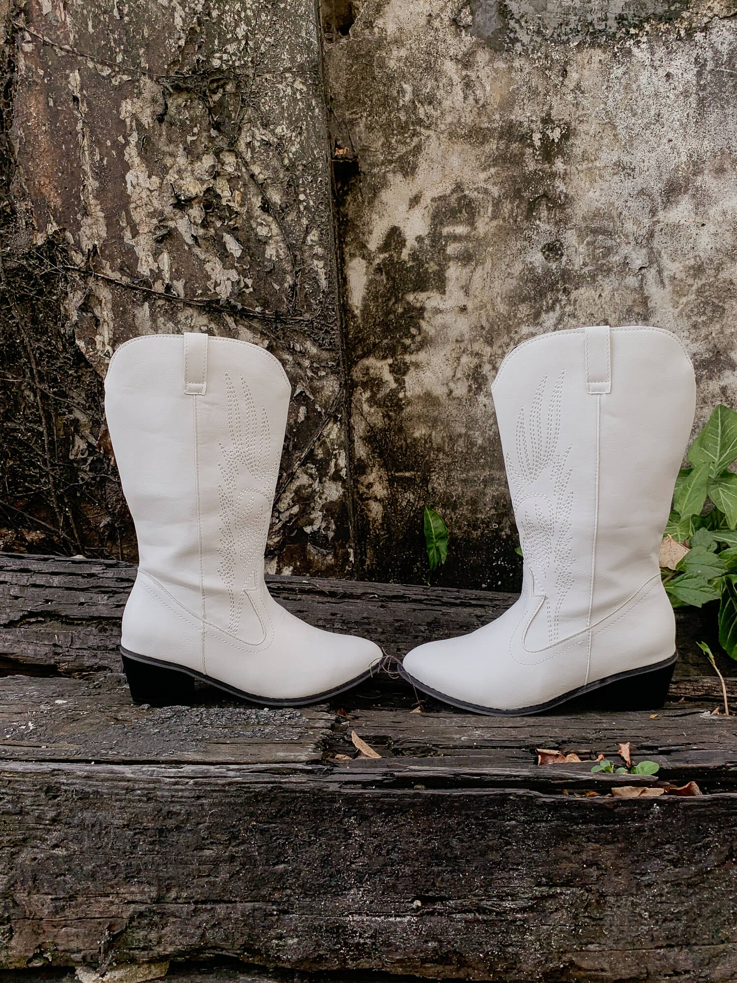 En Bloom | Angel Wing Embroidered Cowboy Comfy Heel Knee Boots - White