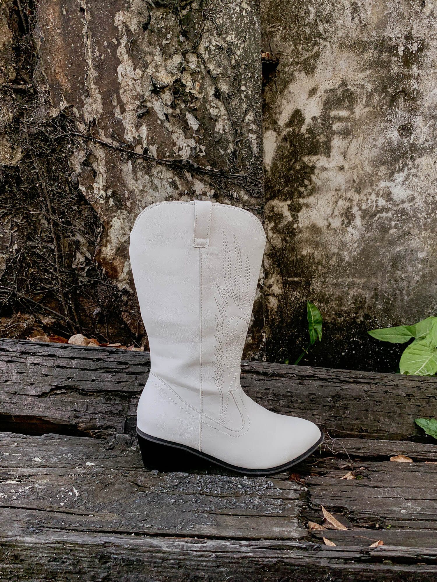 En Bloom | Angel Wing Embroidered Cowboy Comfy Heel Knee Boots - White